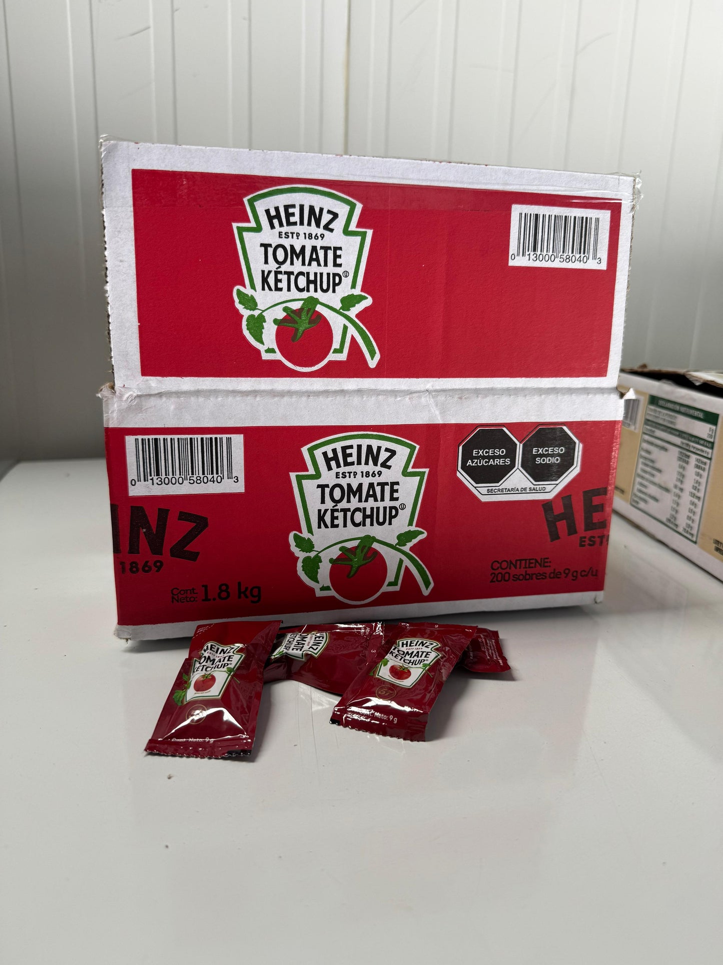 HEINZ CATSUP porcionados con 200 sobres